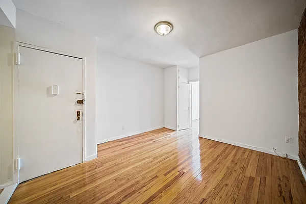 Rented by Bond New York | media 3