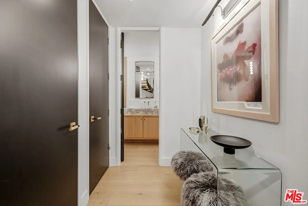 2 bed, 2.5 bath, 2302 sqft, $13,500 — Photo 3