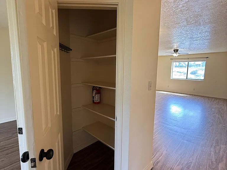 1721 Girard Blvd SE #C — Photo 13