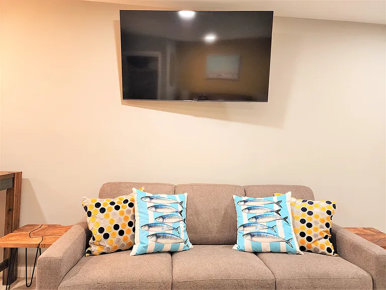 2802 Lakeshore Blvd — Photo 7