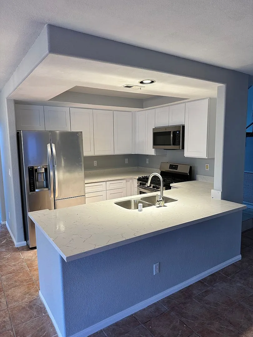4 bed 3 car Downstairs bedroom and 3/4 bath — Photo 3