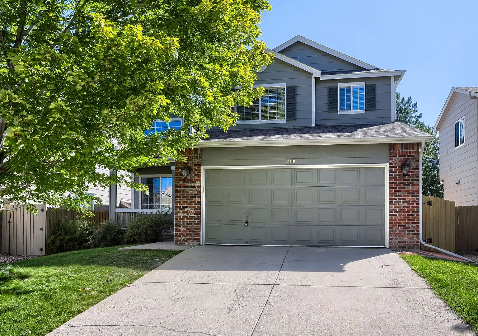 Big, Charming 4 Bedroom 2.5 Bathroom In Rock Creek! Available Now! $500 Off 1st Month's Rent — Photo 2
