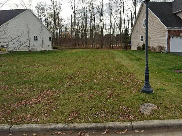Edgewood Dr Unit 75, Grand Blanc, MI 48439