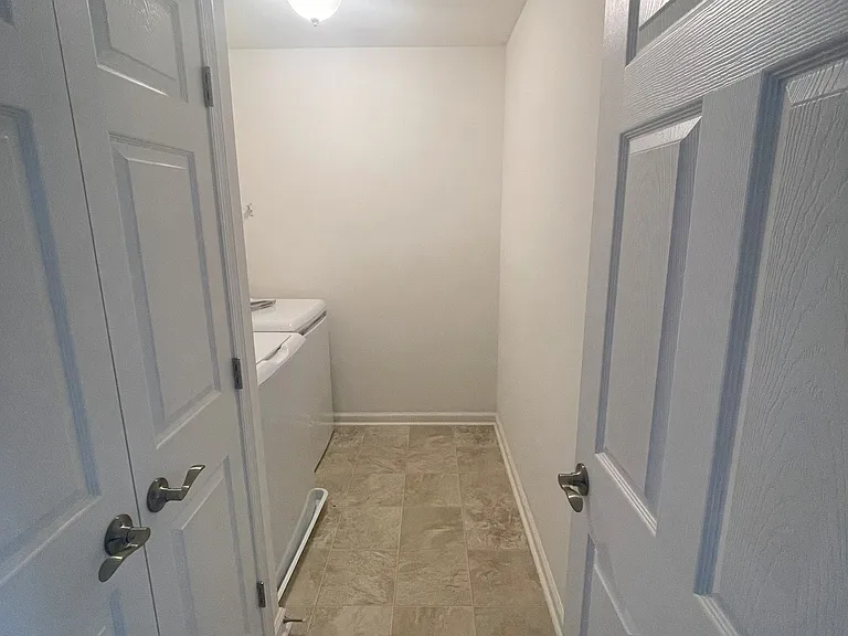215 Thompson Ave — Photo 19