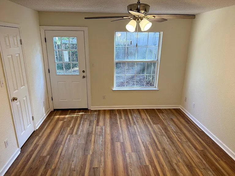 2511 Golden Park Ln — Photo 9