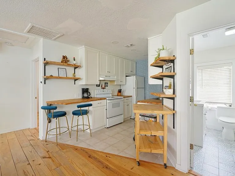 119 Moore St — Photo 4
