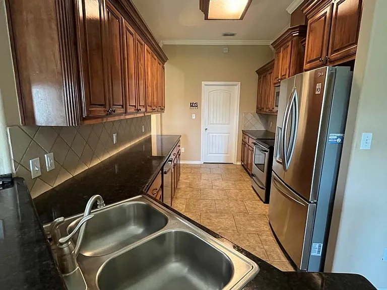 6733 Wall St — Photo 14