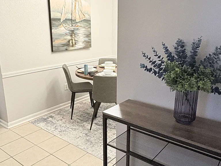 507 W Westview St #5 — Photo 4