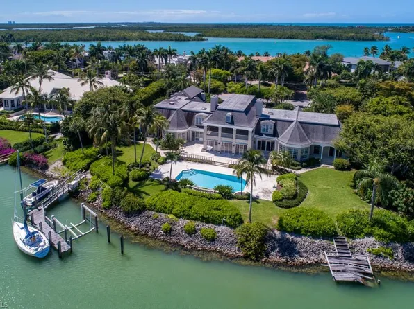 575 Admiralty Parade W, Naples, FL 34102