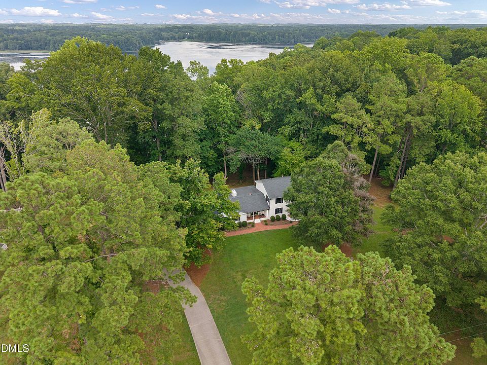 1st image of 621 Edgewater Dr