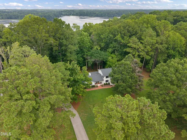 621 Edgewater Dr, Garner, NC 27529