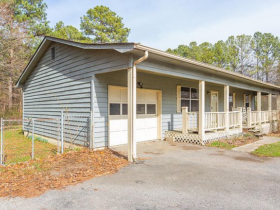 3rd image of 204 Woodgate Dr SE