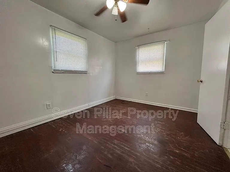 339 S Napoleon Ave — Photo 11