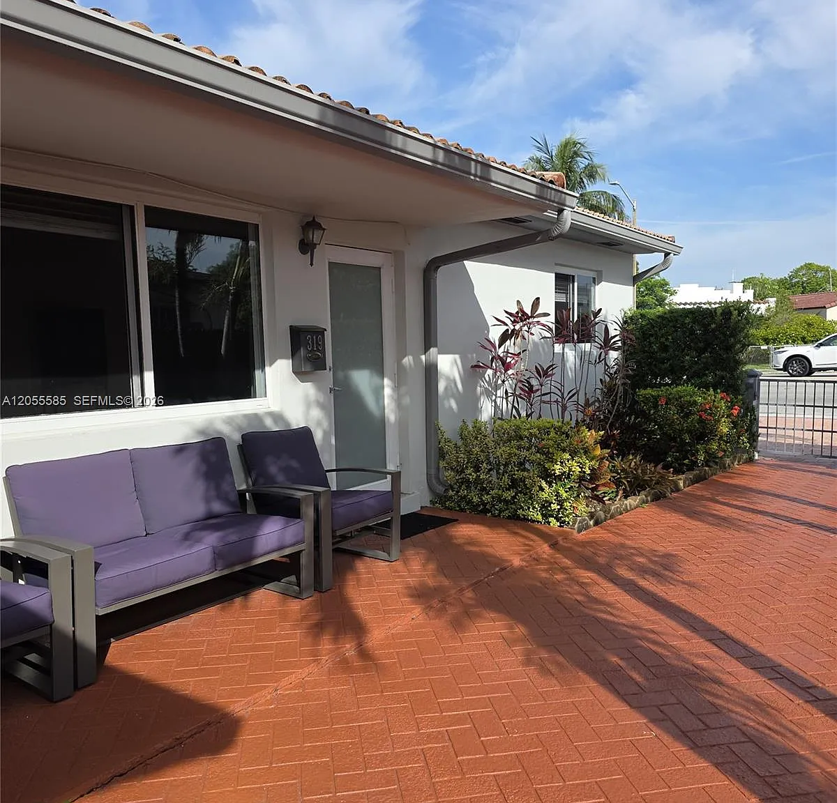 Beacom Manor — Photo 2