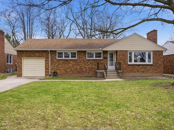 2550 Virginia Park Ave, Windsor, ON N9E 2B4