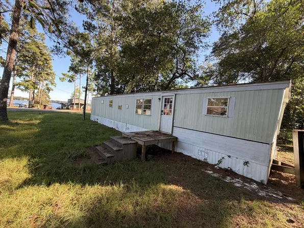 103 1st St, Cobb, GA 31735