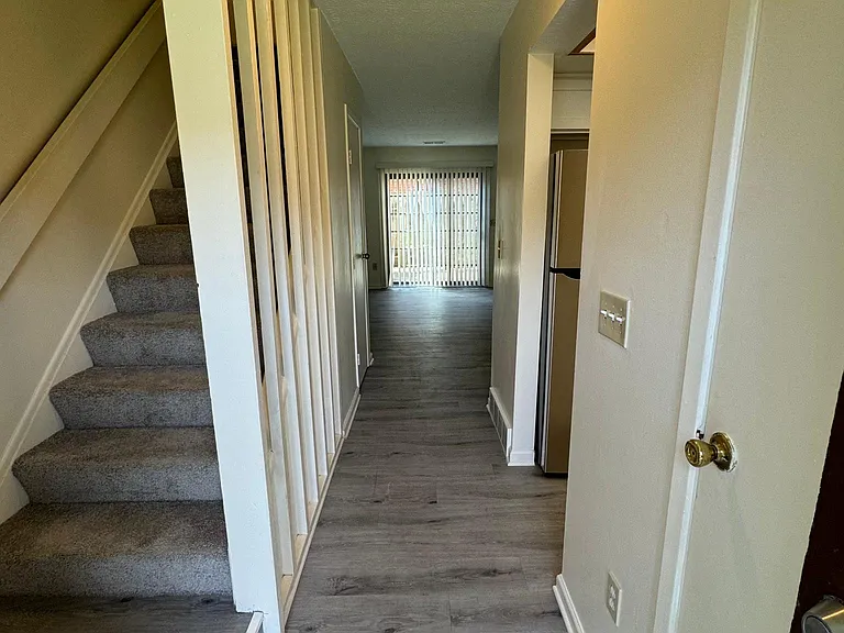 22 King Arthur Blvd — Photo 6