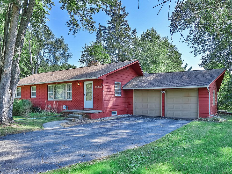 1st image of 1563 Forest Hills Dr
