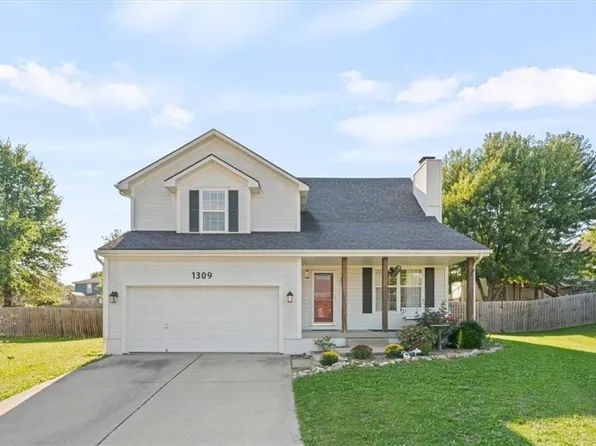 1309 Pin Oak Ct, Pleasant Hill, MO 64080