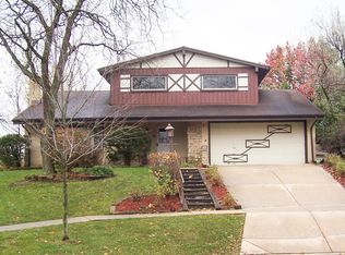 321 Bramble Ln, Schaumburg, IL 60193