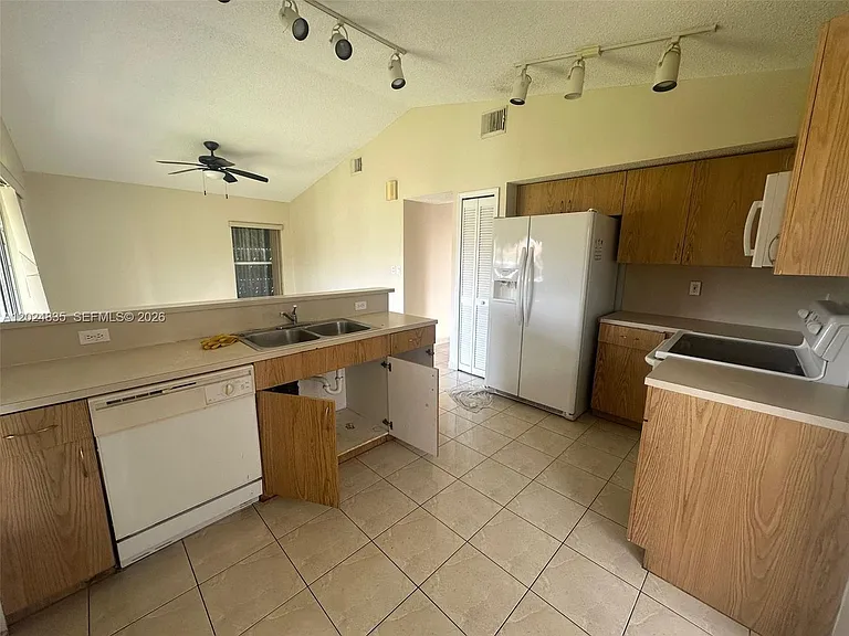 16280 SW 77th Ter — Photo 2