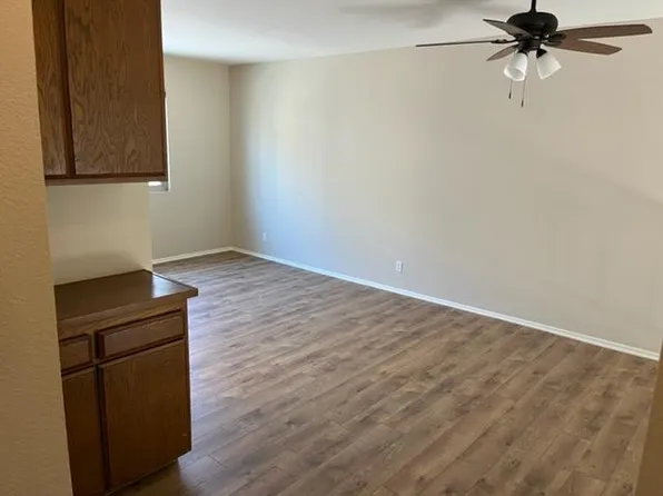 18011 River Cir APT 5, Santa Clarita, CA 91387