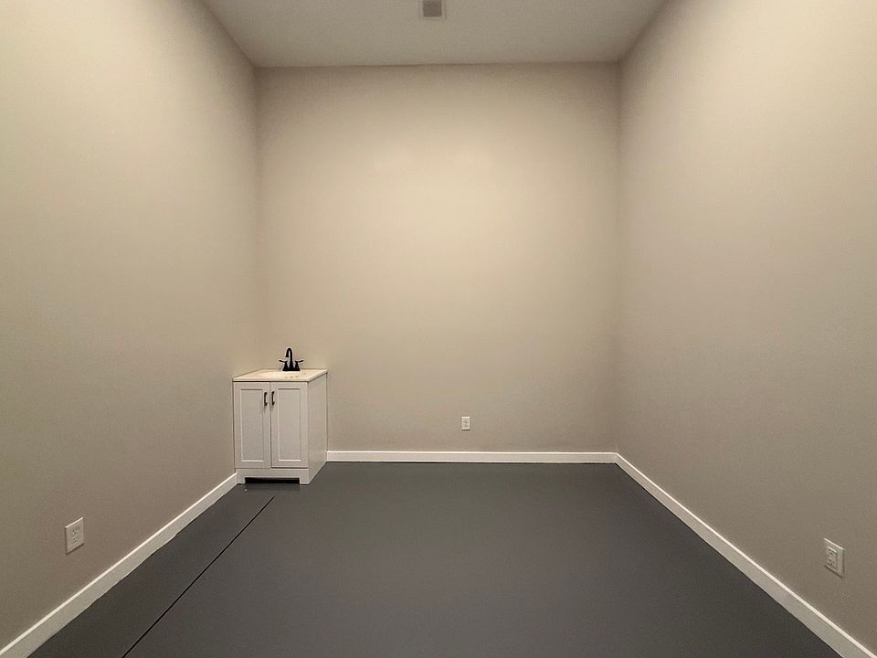 1st image of 120 Eleanor Way #1EROOM-3