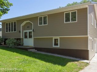 1812 West St, Grinnell, IA 50112