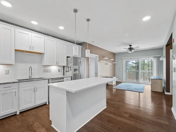 220 Martins Lndg Unit 410, North Reading, MA 01864
