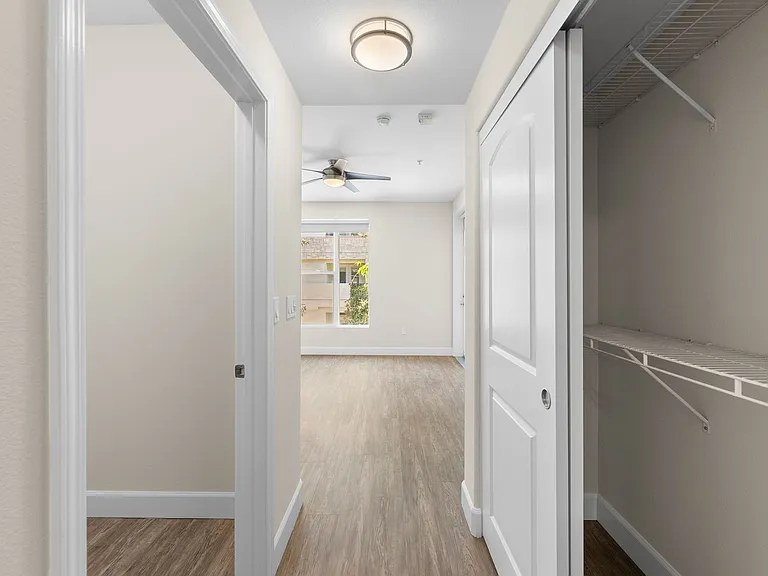 Stadium House Apartments — Photo 23