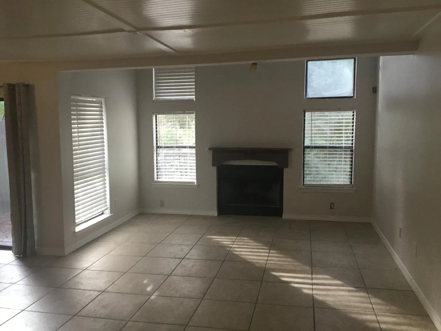 4 bed, 2003 sqft, $2,000 — Photo 3