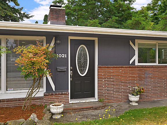 2nd image of 1021 NE 175th St