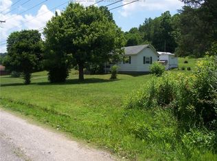 1162 Teays Ln, Hurricane, WV 25526