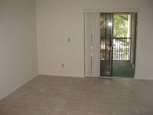 3 bed, 1200 sqft, $2,300 — Photo 2