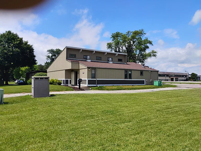 6410 Normandy Dr — Photo 2