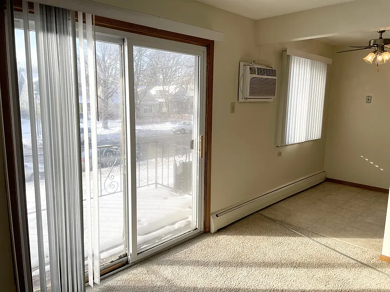 Como Lakes Apartments — Photo 24