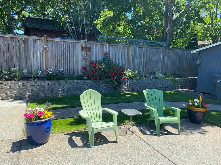 Shared backyard courtyard area.