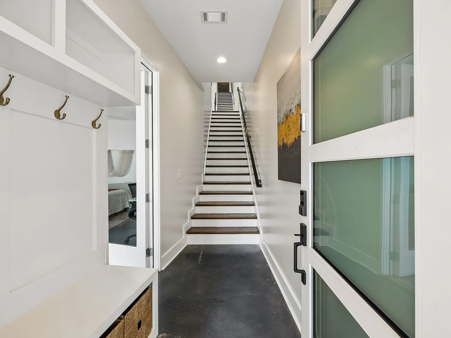 4 bed, 3.5 bath, 2600 sqft, $4,750 — Photo 4