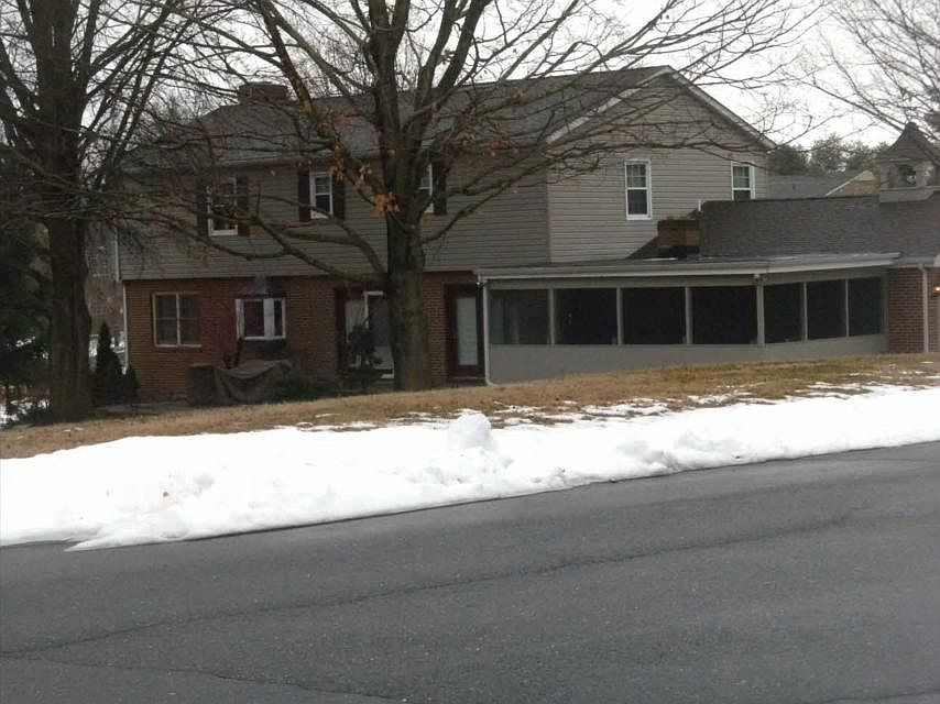 2nd image of 880 Hawthorne Ln