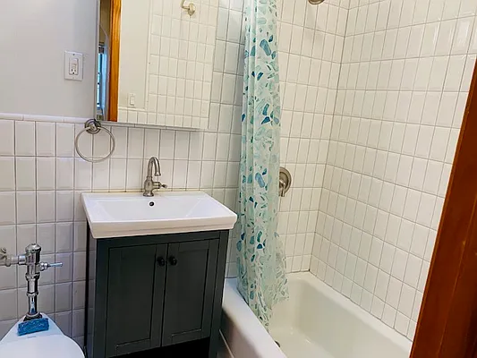 Rented by Bank Neary | media 32