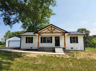 585 Roscoe Veazey Rd, Manitou, KY 42436