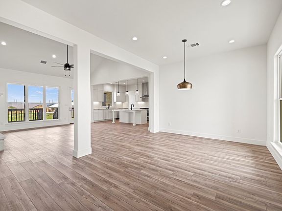 3rd image of 602 Gibson Ct