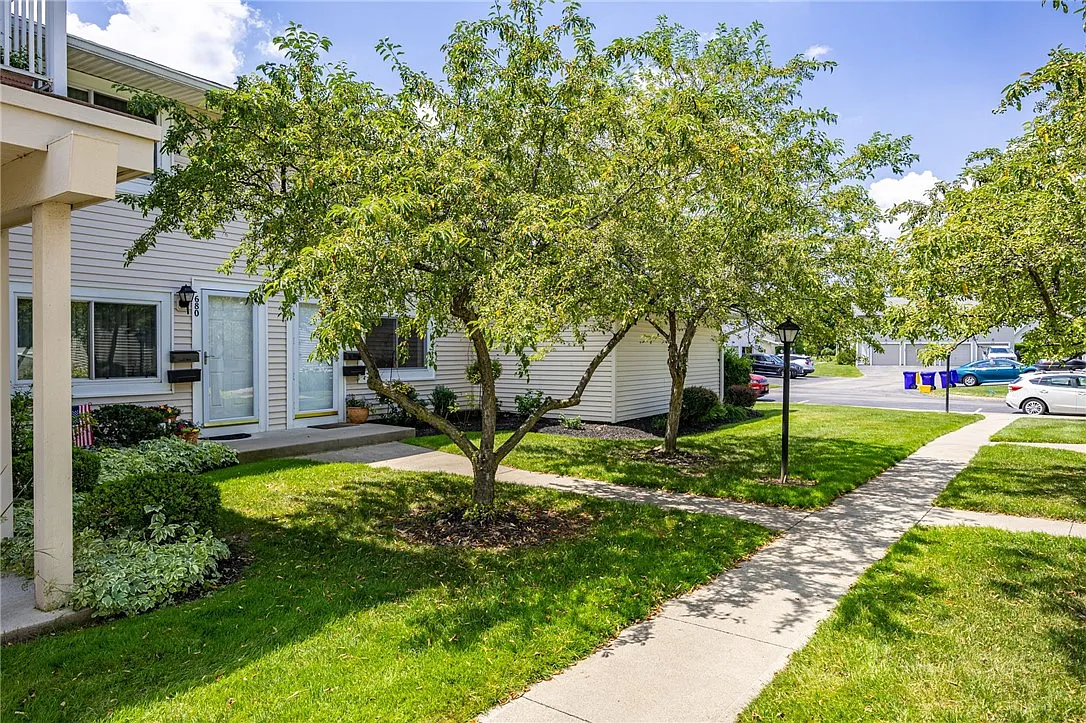 2 bed, 1.5 bath, 968 sqft, $2,100 — Photo 2