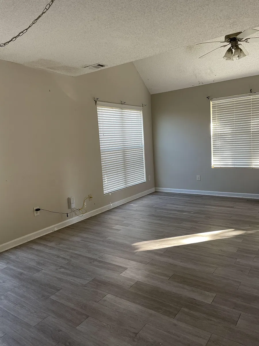 Building Photo - 409 Bridgewater Cir #1