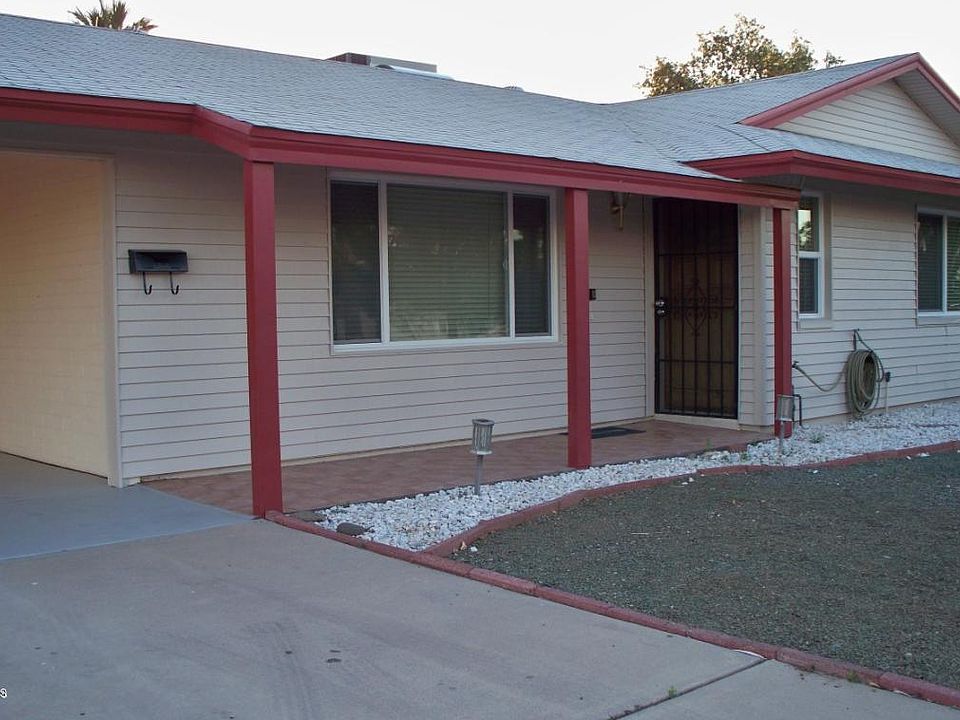 1st image of 10772 W Crosby Dr