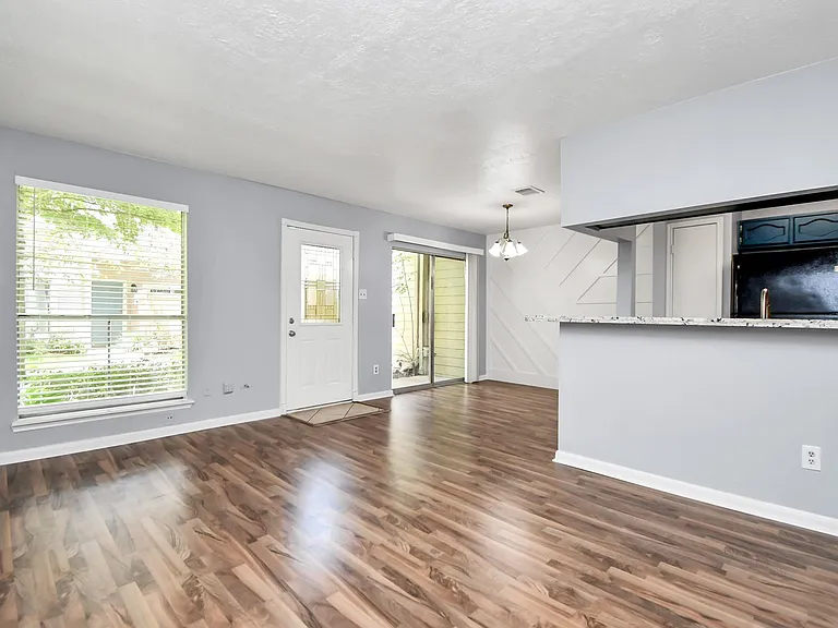 2379 Briarwest Blvd #15 — Photo 7