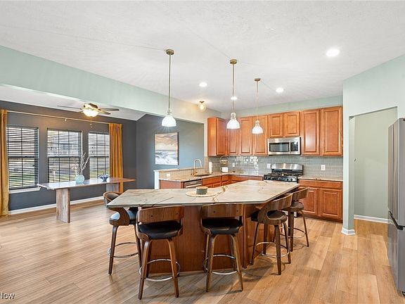 4th image of 1500 Crescent Dr