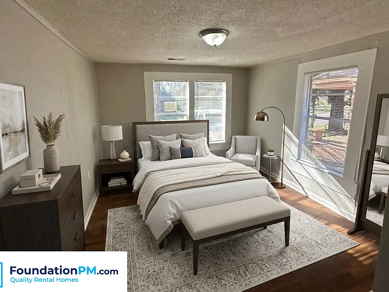 1596 Barton St — Photo 10