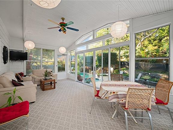 5th image of 135 Sandridge Ct