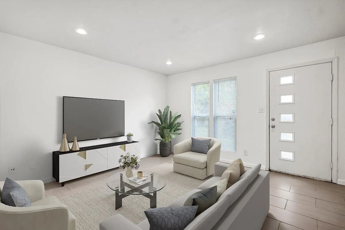 2 bed, 1.0 bath, 676 sqft, $1,250 — Photo 3